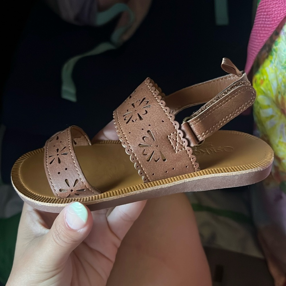 Oshkosh toddler sandal size 9